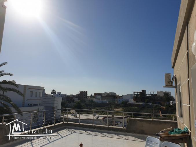 Une très belle s+2 en 2 ème etage zone skaness à louer