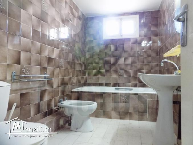 Villa de 370 m² sur un terrain de 358 m² à Sidi Mahersi