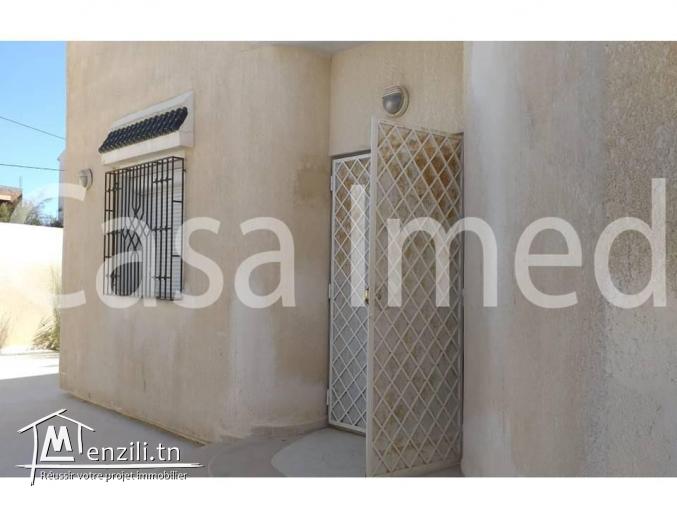 une maison S+4 a vendre