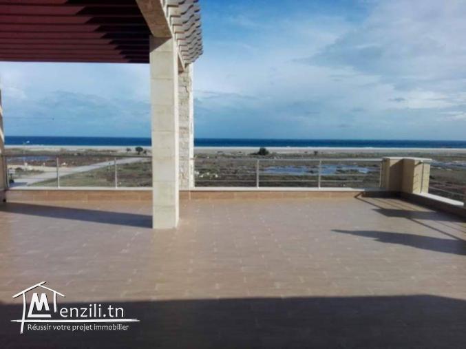 une belle villa haute standing 1 ere position a la plage dar allouch sable blanc
