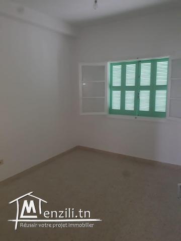 un appartement S+3  en 4 etage à Ariana ville