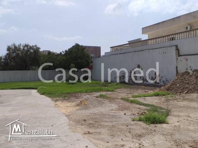 un terrain de 1300 m2