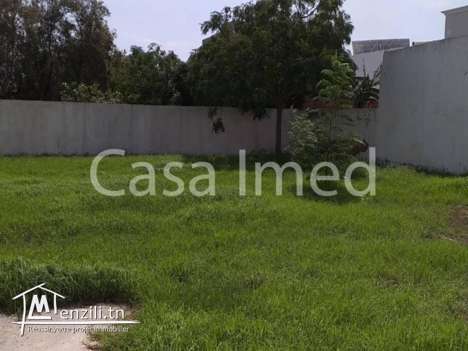 un terrain de 1300 m2