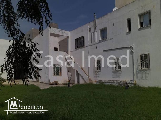 un terrain de 1300 m2