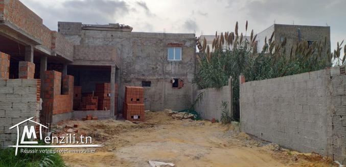 un terrain de 400 m2 