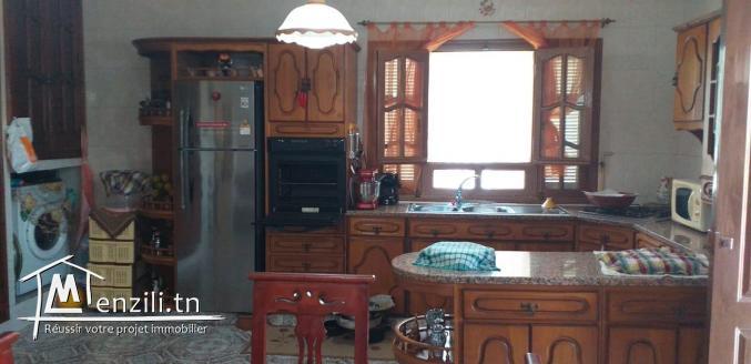 Terrain 2104 m2   avec   une charmante villa a sokra