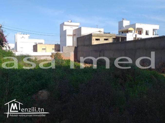 un terrain de 1225 m2