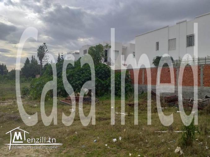 un terrain de 727 m2 à soukra