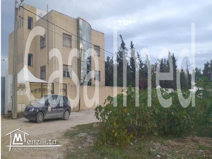 un terrain de 727 m2 à soukra