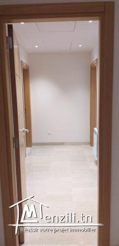 un terrain à lac 2 près Tunisie mall