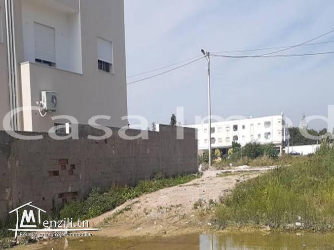 un terrain de 425  m2