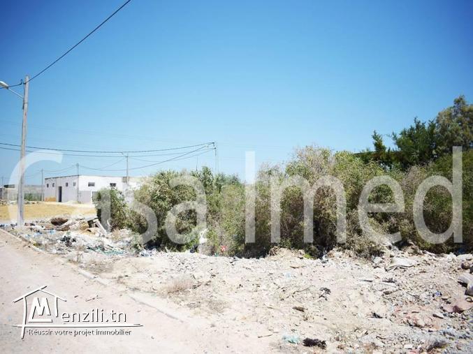 un terrain de 162 m2