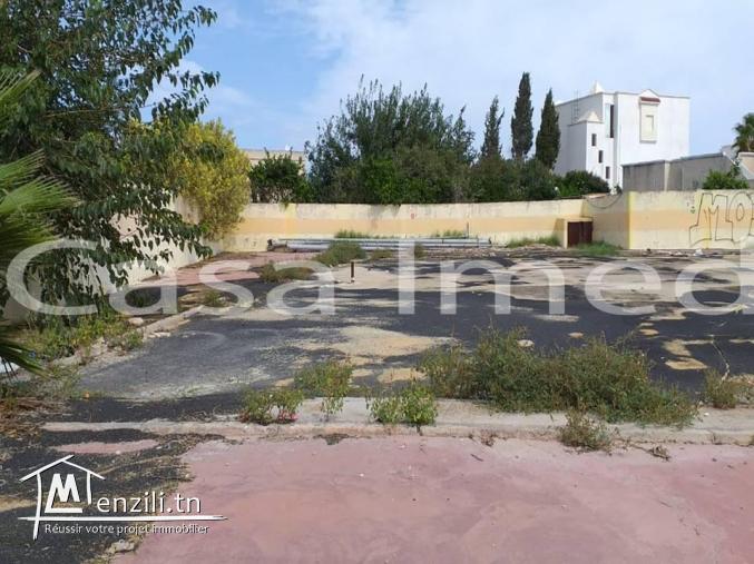 un terrain de 700 m2