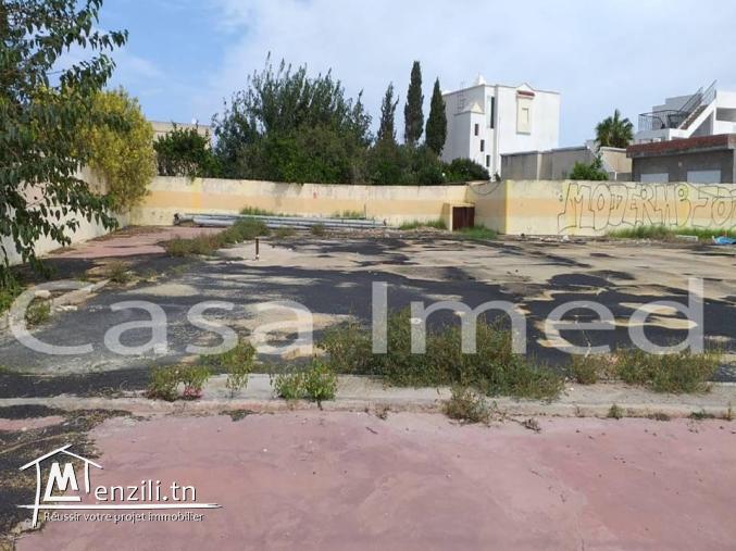 un terrain de 700 m2