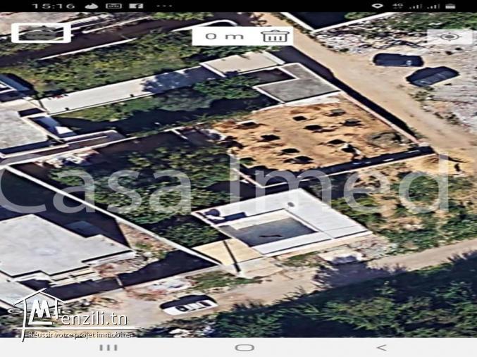 un terrain de 221 m2