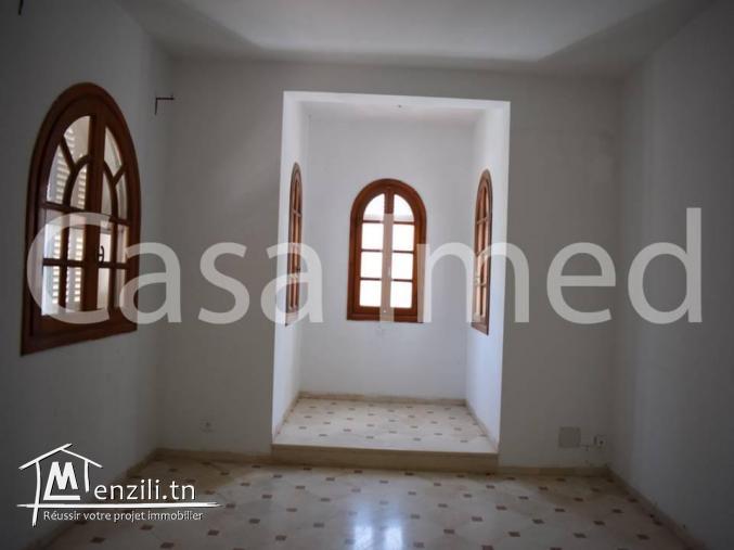 un terrain de 2012 m2