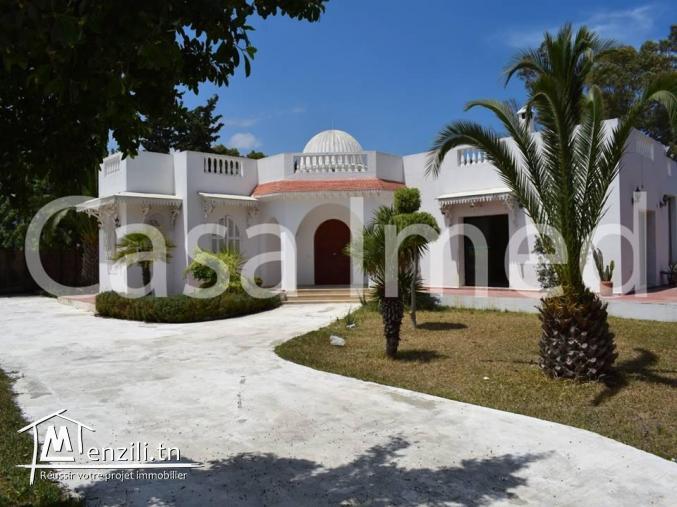 un terrain de 2012 m2