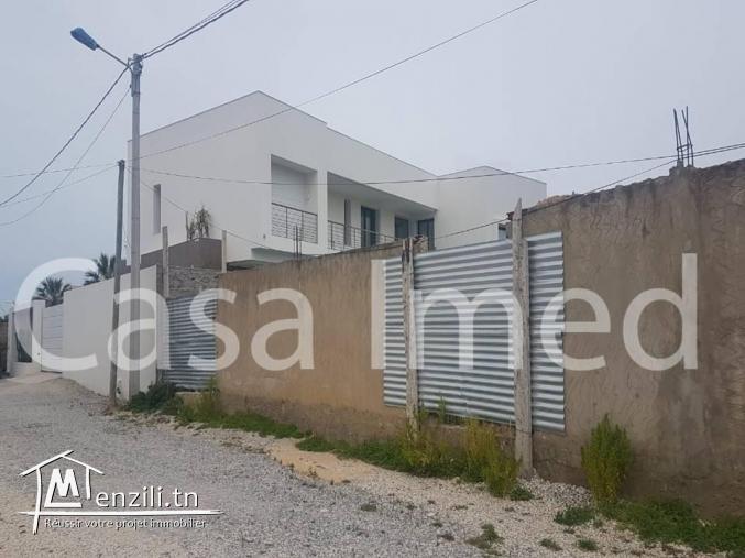 un terrain de 743 m2