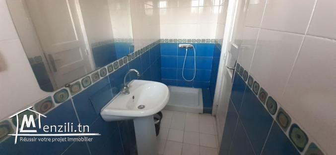 jolie maison sur la route de phare