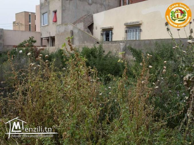 un terrain de 400 à Chotrana 1 près lotissement bouchamemoui