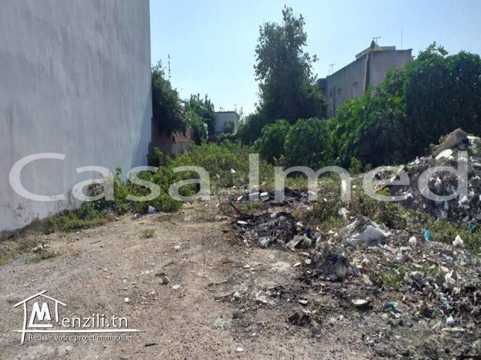 un terrain de 755 m2