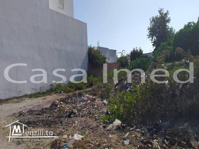 un terrain de 755 m2