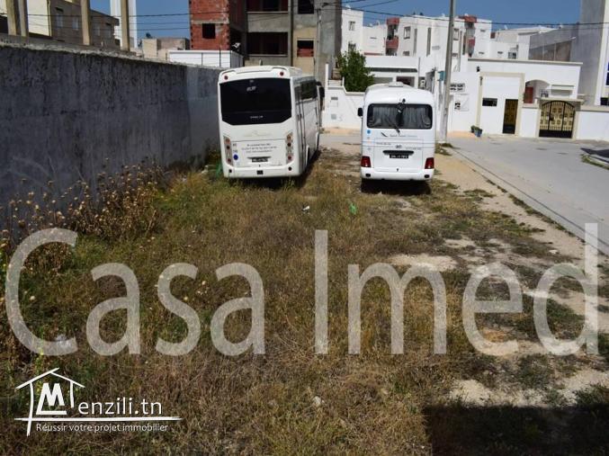 un terrain de 235 m2