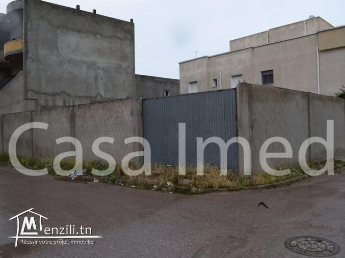 un terrain de 330 m2 