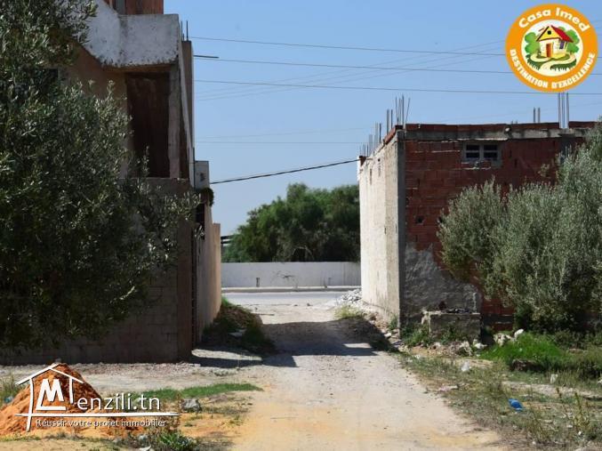 un terrain de 300 m2