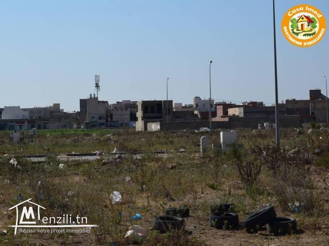 un terrain de 383 m2