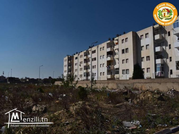 un terrain de 383 m2