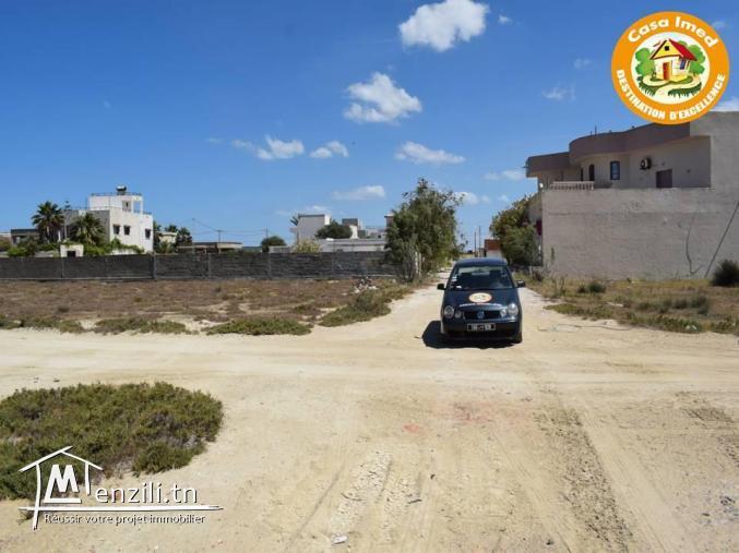 un terrain de 100 m2