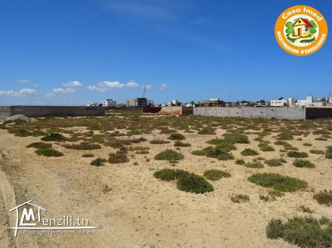 un terrain de 100 m2