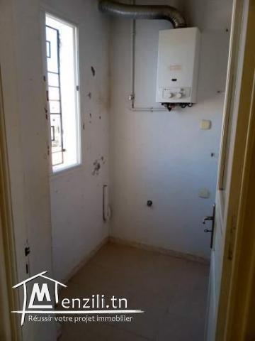 للبيع 3 غرف و غرفة إستقبال A vendre 3 pièces et salon