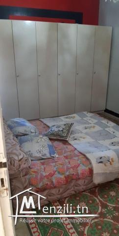 Étage de villa pied dans l'eau