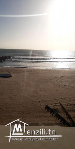 Étage de villa pied dans l'eau