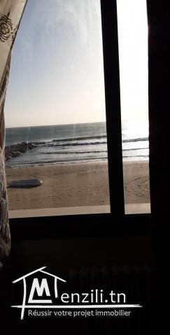 Étage de villa pied dans l'eau