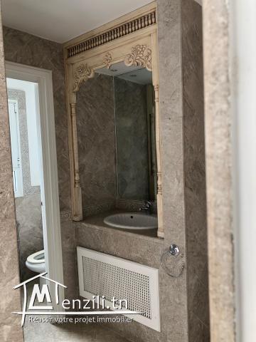 Villa sur les hauteurs d'Ennasr 2 à vendre