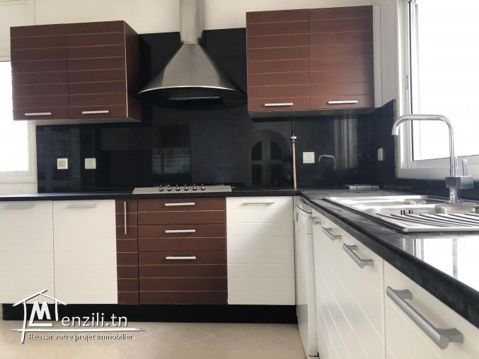 Villa sur les hauteurs d'Ennasr 2 à vendre