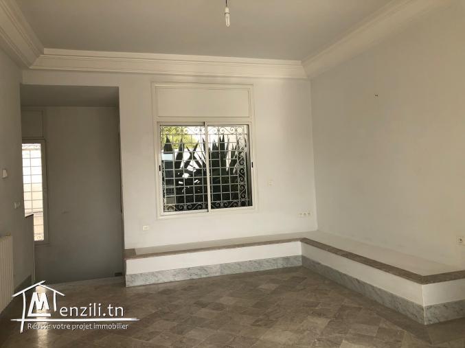 Villa sur les hauteurs d'Ennasr 2 à vendre