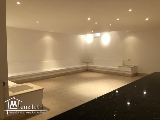 Villa sur les hauteurs d'Ennasr 2 à vendre