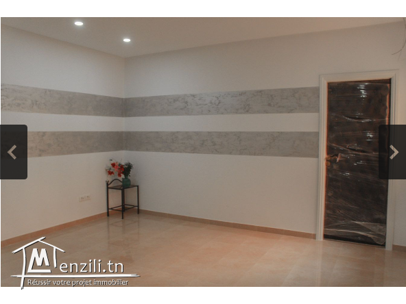 Bureaux et Cabinets au dessus d'une pharmcie (RC). 