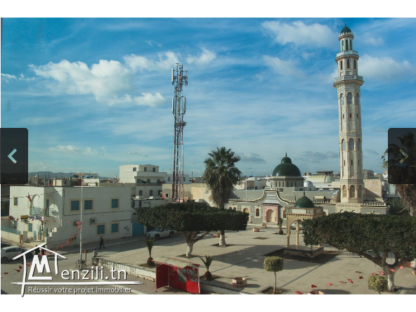 Bureaux et Cabinets au dessus d'une pharmcie (RC). 