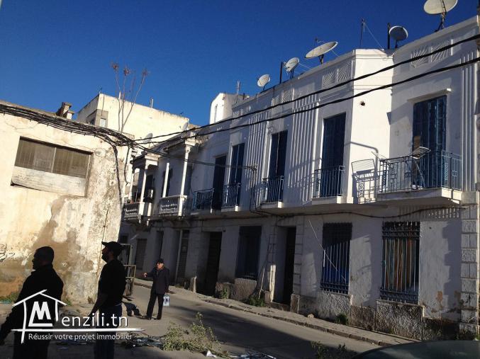 IMMEUBLE A BAB EL KHADRA A TUNIS. SE TROUVANT AU RUE DE SOUSSE PRES DE MECHTEL.