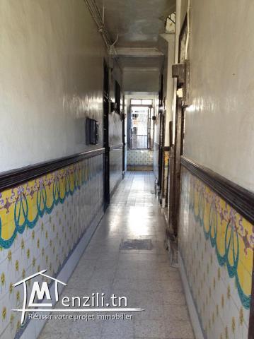 IMMEUBLE A BAB EL KHADRA A TUNIS. SE TROUVANT AU RUE DE SOUSSE PRES DE MECHTEL.