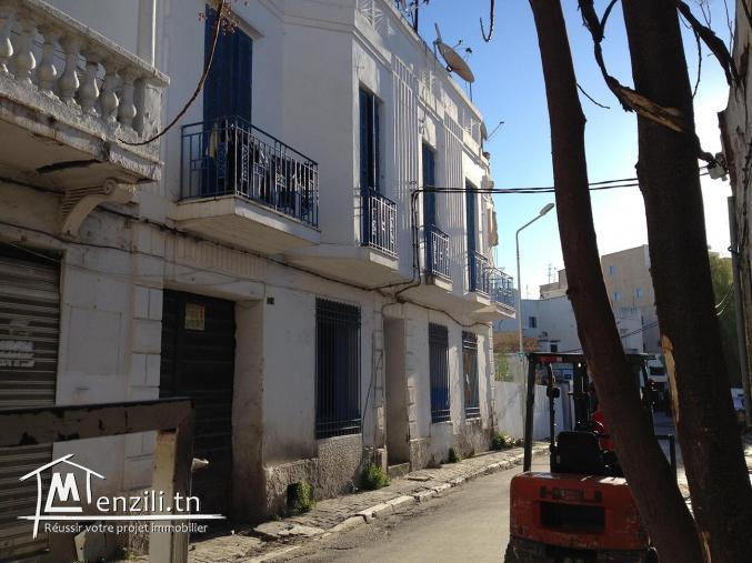 IMMEUBLE A BAB EL KHADRA A TUNIS. SE TROUVANT AU RUE DE SOUSSE PRES DE MECHTEL.