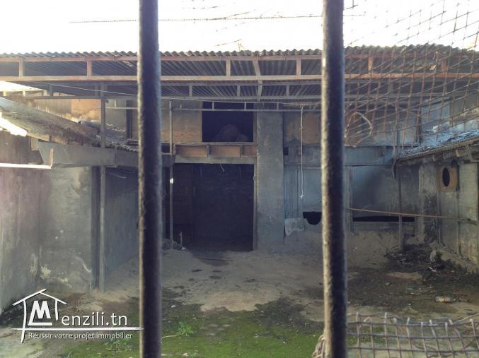 IMMEUBLE A BAB EL KHADRA A TUNIS. SE TROUVANT AU RUE DE SOUSSE PRES DE MECHTEL.