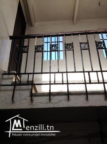 IMMEUBLE A BAB EL KHADRA A TUNIS. SE TROUVANT AU RUE DE SOUSSE PRES DE MECHTEL.