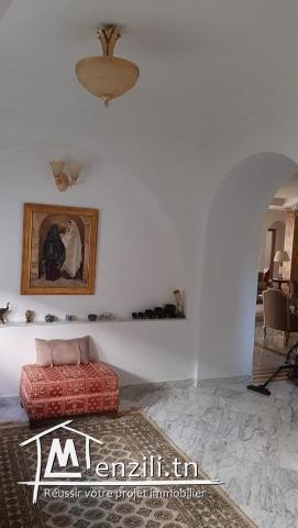 villa 1300m2 Chic et Moderne à La Soukra