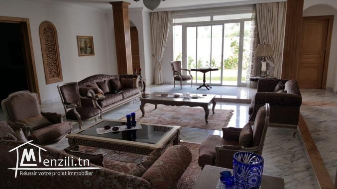 villa 1300m2 Chic et Moderne à La Soukra